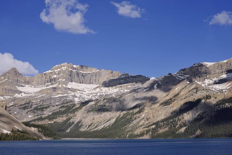 Bow Lake and mountains, Icefields Parkway, Banff National Park, Alberta, Canada
