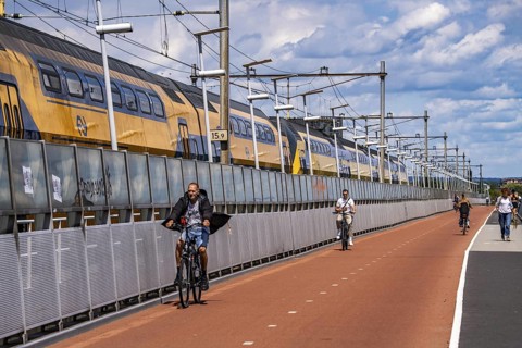 Cycle and pedestrian bridge Snelbinder Brug, over the river Waal near Nijmegen, was added to the