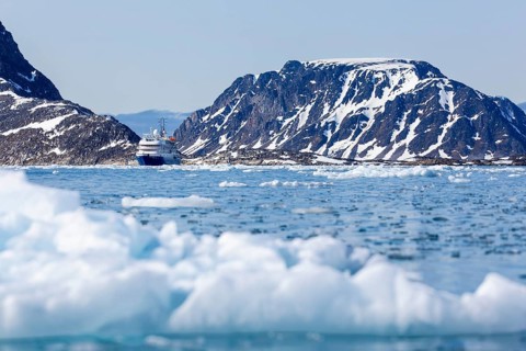 Expedition ship in front of glacier, sea, Fugelfjorden, Spitsbergen, Svalbard