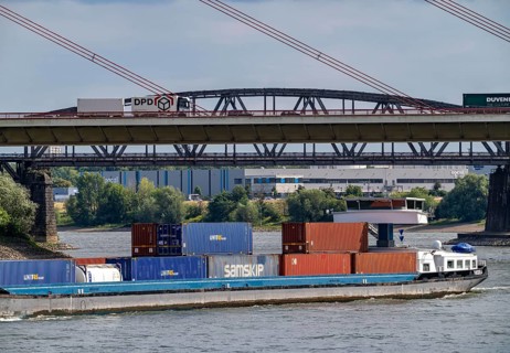 The Rhine near Duisburg, cargo ship, Beeckerwerther Rhine bridge, A42 motorway, Haus-Knipp railway