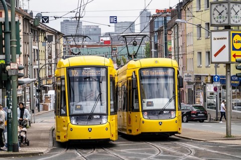 Ruhrbahn tram, on Altendorfer Straße, intersection Helenenstraße, in Essen-Altendorf, rush hour,