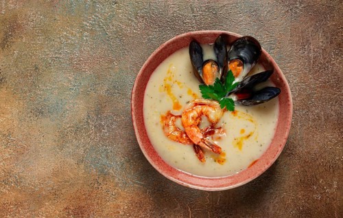 Cream soup, chowder with mussels and shrimp, American cuisine, homemade, no people