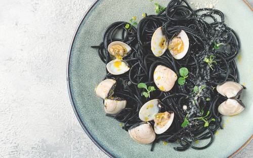 Black spaghetti vongole, venerki, homemade, without people
