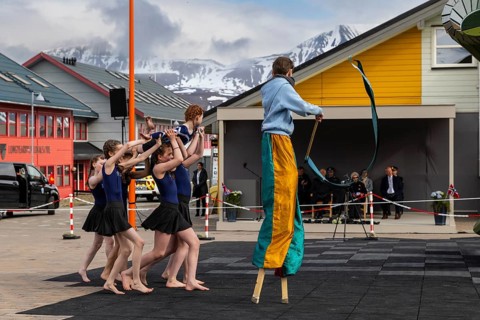 Children's group performing gymnastics at the reception for King Harald at the end of coal mining,
