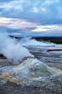 Fumarole, Solfatare Öskjuholt, steaming sinter cone, lime sinter, sulphur vapour, Hveravellir