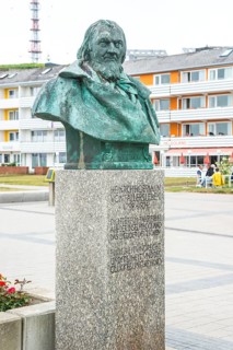 Sculpture, monument, bust, bronze bust of August Heinrich Hoffmann von Fallersleben, author of the