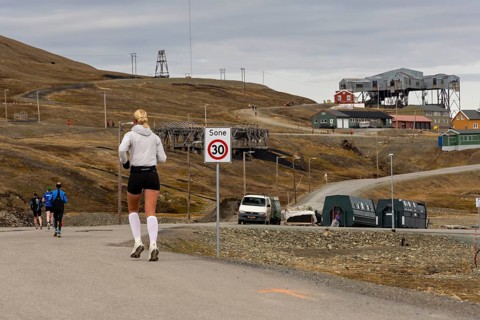 Marathon, runner in front of the historic Taubanestralen cable car, transport cable car, coal