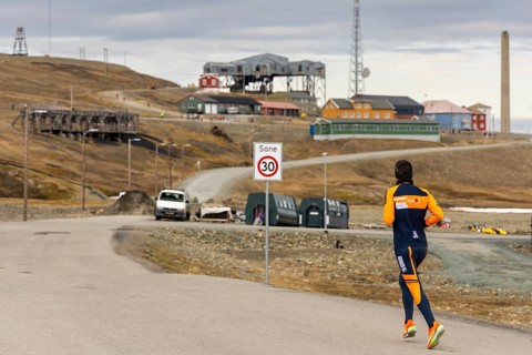 Marathon, runners in front of the historic Taubanestralen cable car, transport cable car, coal