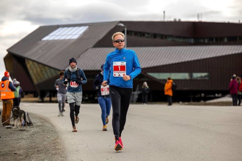 Marathon, runners in front of the university, Longyearbyen, Spitsbergen, Svalbard