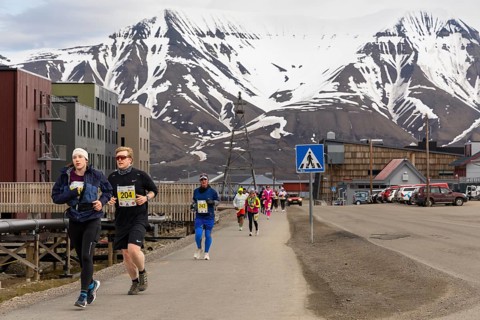 Marathon, group of runners along the city centre, Snow Mountain, Longyearbyen, Spitsbergen,