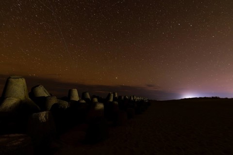 Northern Lights with Milky Way at the North Sea, Hörnum, Sylt, Tetrapode (stone),