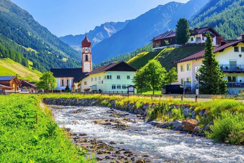 Chaplaincy church in the village on Horlachbach, Niederthai in Horlachtal, side valley of Ötztal,