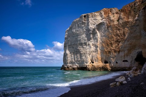 View of the Eye of the Panda, L'oeil du Panda, rock window, cave, in the rock arch Falaise
