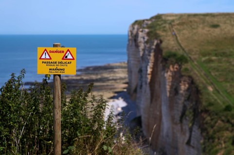 Sign, signpost, danger of falling rocks, Étretat, sea, cliffs, cliffs, chalk cliffs, alabaster