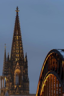 LED lights, evening mood at Cologne Cathedral, Hohenzollern Bridge, Cologne, North