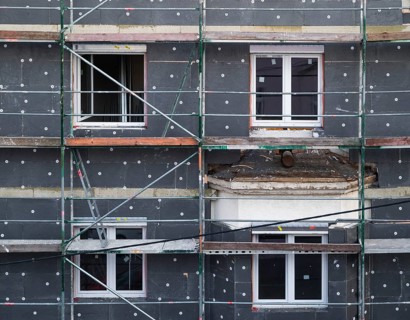 Energetic renovation of an apartment building, renovation of an old building, thermal insulation,