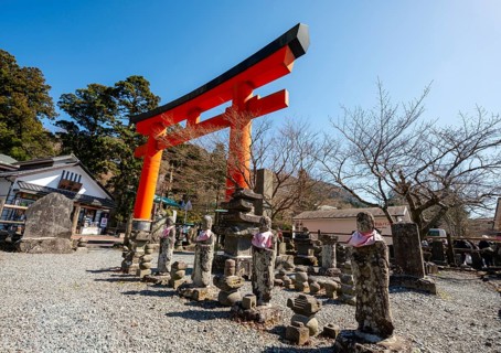 Stone statues and red torii gate, Sai no Kawahara, first torii of Hakone Shrine, Motohakone,