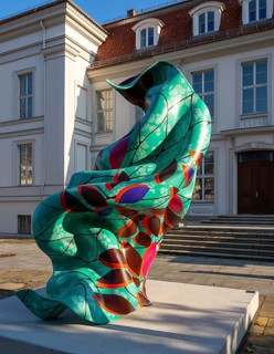 Yinka Shonibare, steel reinforcement with hand-painted fibreglass heart casting, artwork in front