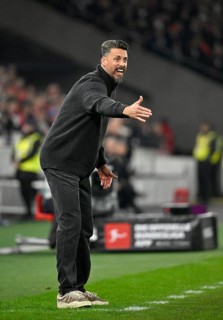 Coach coach Sandro Wagner FC Augsburg FCA gesture on the sidelines VfB Stuttgart MHPArena, MHP