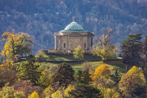 View from the Egelseer Heide to the grave chapel in Württemberg. Landscape around the tourist