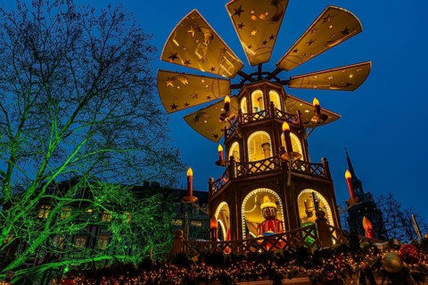 Christmas market with three-story illuminated Christmas pyramid, Rindermarkt, Munich, Upper