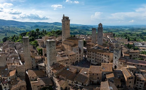 City view of San Gimignano, gender towers and medieval buildings, Tuscany, Italy
