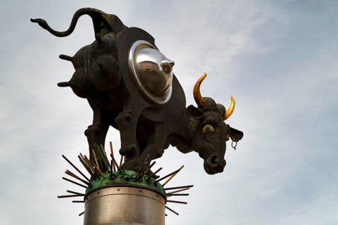 Fountain in the shape of a cow on a milk can, cow riosum sculpture, by Jürgen Görtz,