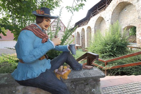 Sculpture of sitting irregulars with historical clothing at picnic, partisan eating, partisan,