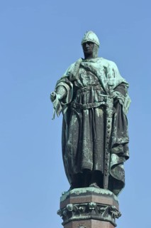 Market fountain with statue of Otto the Rich with sword, Margrave of Meissen, monument, Grünspan,