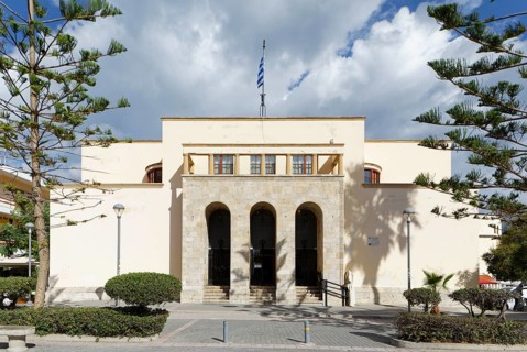 Portal, Archaeological Museum, Archeologikó Musío Ko, built 1923-1943, with finds from ancient to