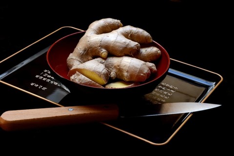 Ginger, ginger root in tea bowl, Zingiber officinale, tea preparation