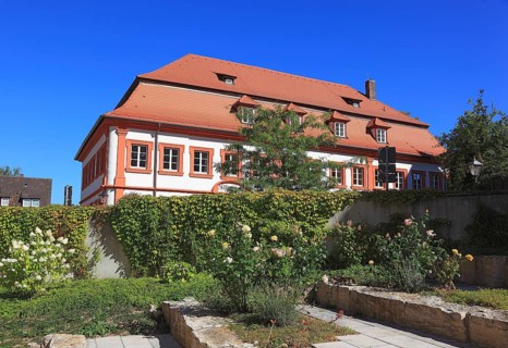 Historic building in the city center, built in 1736 as the Bauersche Doppelkanonikatshaus, city of