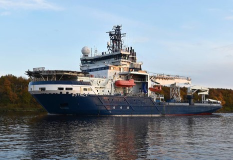 Icebreaker and offshore supply vessel BOTNICA sails through the Kiel Canal, NOK, Kiel Canal, Kiel
