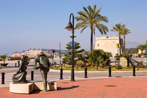 Sculpture, statue, family, pedestrian zone, Moraira, former fishing village, pearl of the Costa