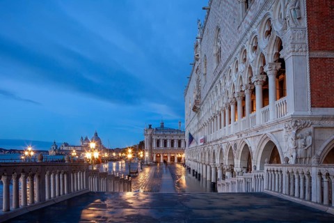 The drunken Noah, south-east corner of the Doge's Palace, in front of Ponte della Paglia in the
