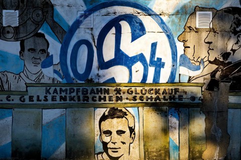 Painted wall on the Glückauf battle track with motifs of FC Schlake 04, Schalke, district of