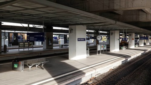 Empty platform at Berlin Südkreuz station, 31.10.2025. There are no ICE trains stopping at Südkreuz