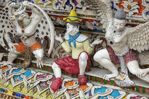 Decorative elements with pop culture references (for example comics, superheroes) in the stucco and