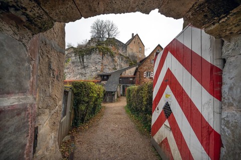 Entrance gate to Pottenstein Castle, dating from around 1057 and 1070, today a museum, Pottenstein,