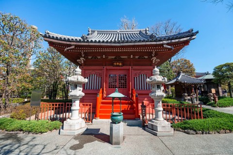 Small red pavilion, Buddhist temple complex, Asakusa shrine or Senso-ji temple, Asakusa, Tokyo,