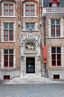 Gruuthusemuseum with equestrian statue of Lodewijk van Gruuthuse above the entrance portal in the