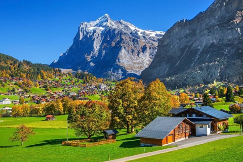 Autumn landscape with village overview and Wetterhorn 3690m, Grindelwald, Lütschinental, Bernese