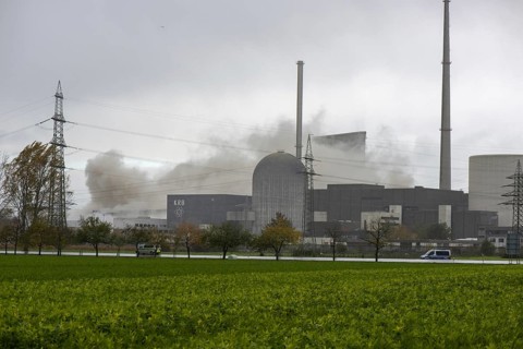 Demolition of the 160m high cooling towers of the disused Gundremmingen nuclear power plant (AKW