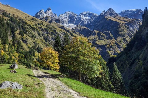 Hiking trail in Bacherloch Valley, back mountains of the Allgäu Alps with Trettachspitze,