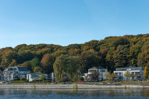 Kiel harbour, exclusive living on the Kiellinie waterfront, villas, balcony, water, slope, forest,