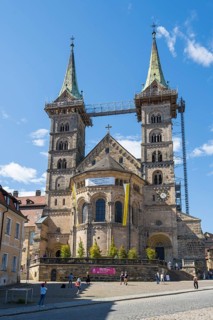 Cathedral on Cathedral Square, tourists, Old Town, UNESCO World Heritage Site, Bamberg, Upper