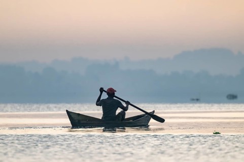 Fisherman in a rowing boat, silhouette, morning mood, Mabamba Swamp, Lake Victoria, Uganda