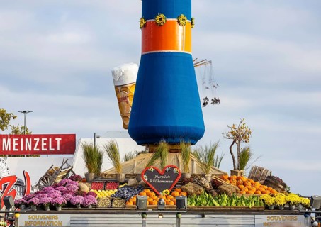 Fruit column with ripe crops. The 178th Cannstatter Volksfest on the Wasen attracted 4.2 million