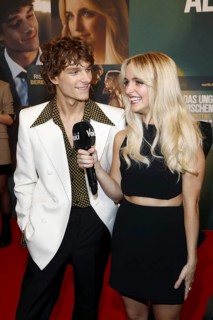 Mason Thames and Mckenna Grace at a fan event for All das Ungesagte zwischen uns - Regretting You