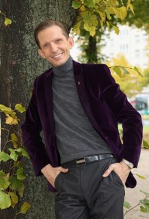 Marc Rudolf at the annual press conference for the 2025/2026 season at the Theater am Frankfurter
